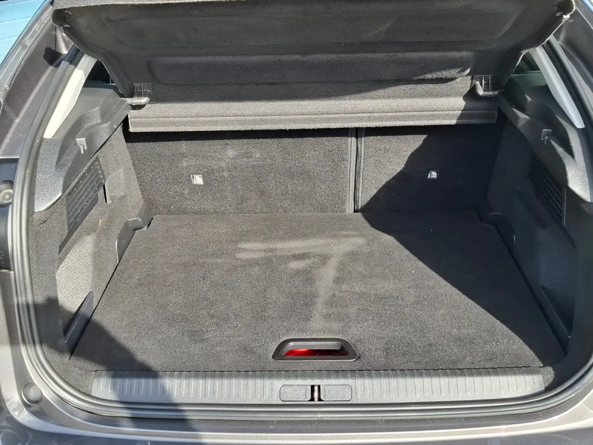 Feel Pack 50 kWh SOH 95,25% | CARPLAY | CAMERA | FULL LED KOPLAMPEN | COMFORTSTOELEN