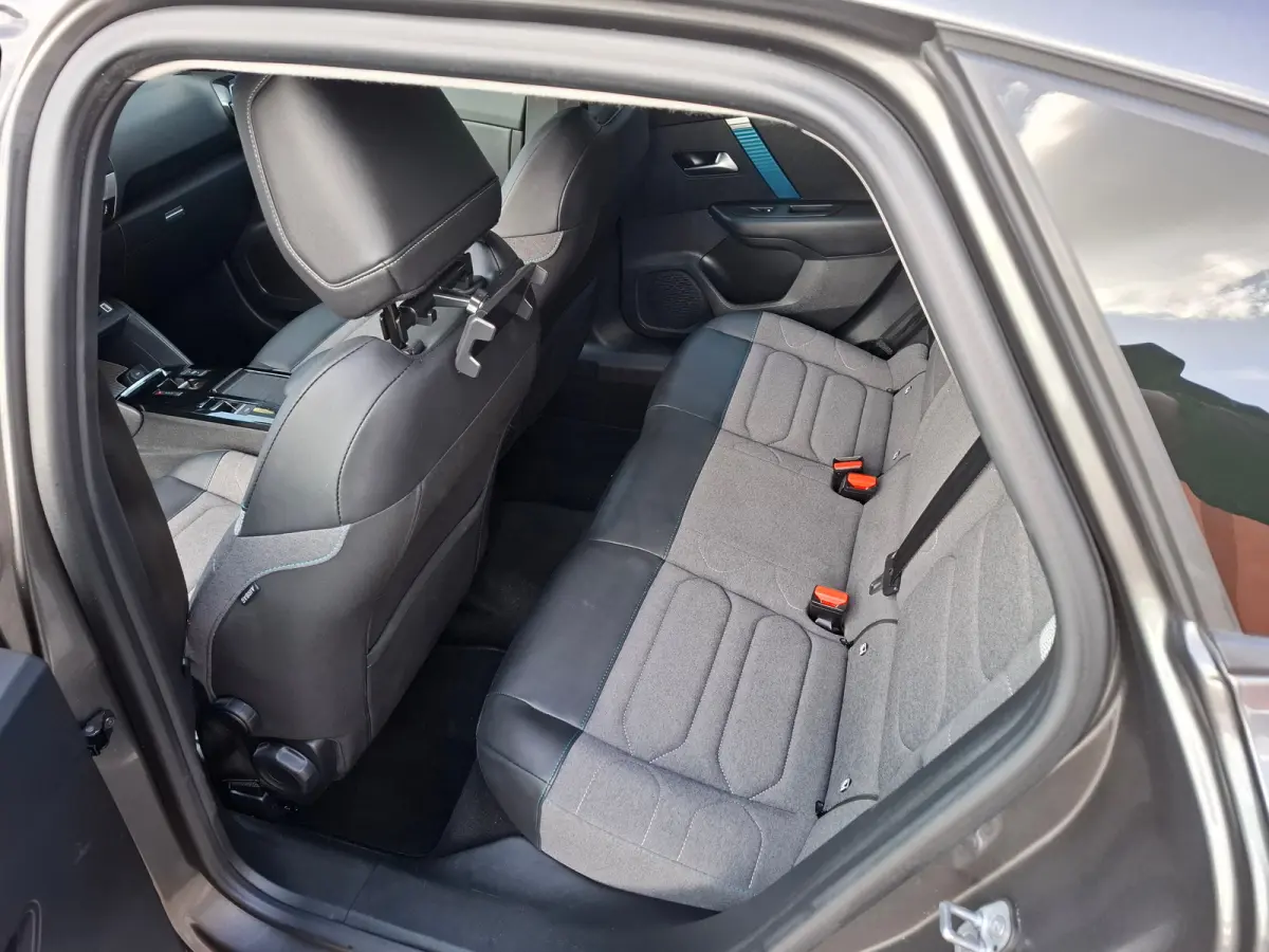 Feel Pack 50 kWh SOH 95,25% | CARPLAY | CAMERA | FULL LED KOPLAMPEN | COMFORTSTOELEN