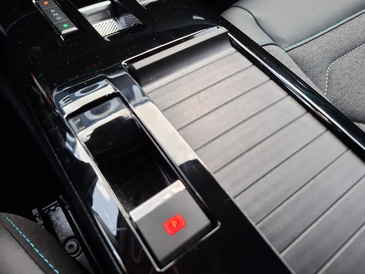 Feel Pack 50 kWh SOH 95,25% | CARPLAY | CAMERA | FULL LED KOPLAMPEN | COMFORTSTOELEN