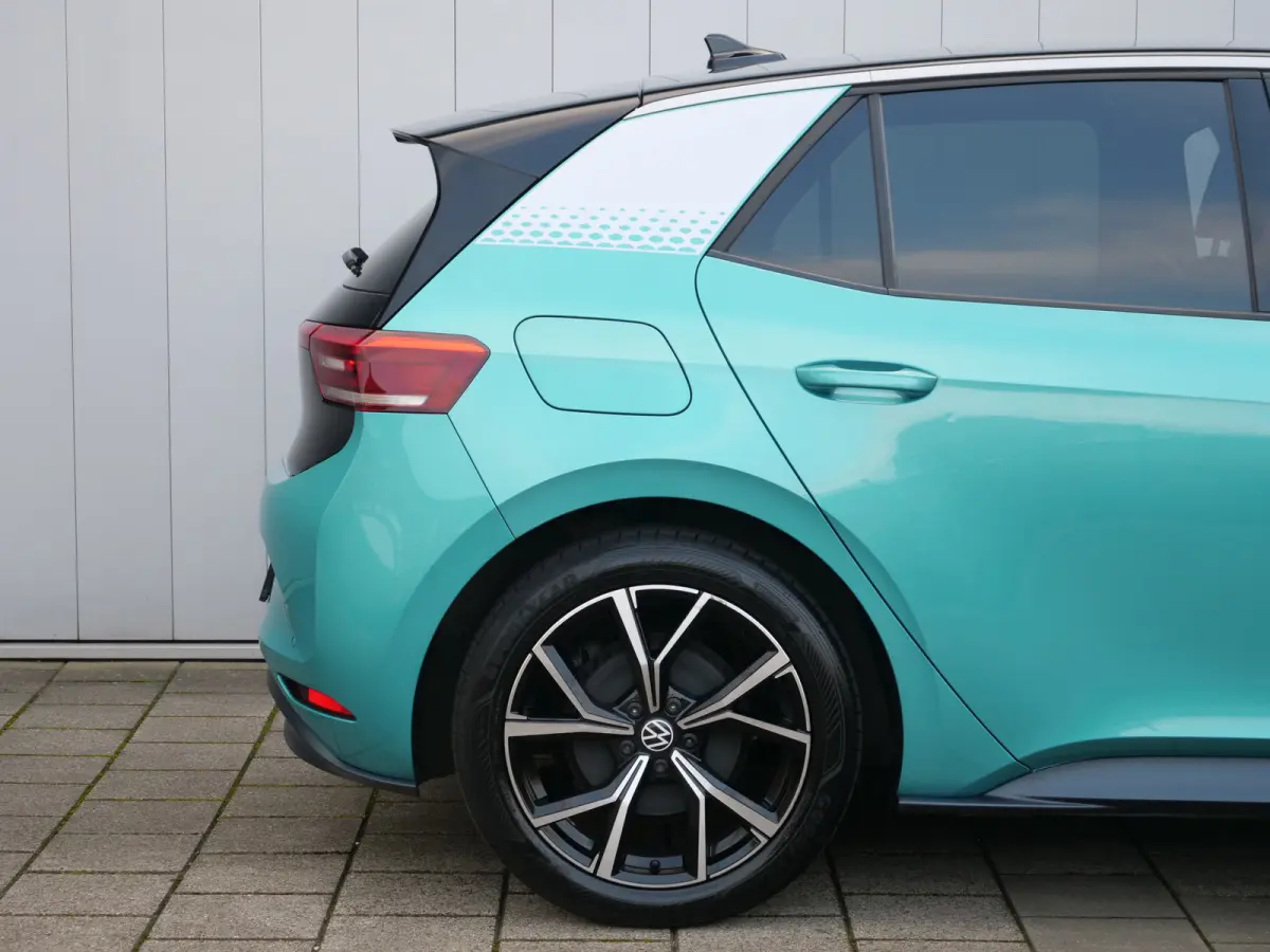 First Plus 58 kWh 204 Pk Automaat Navi / DAB / Apple Carplay / Camera / Stoelverwarming / SOH 94,1 %