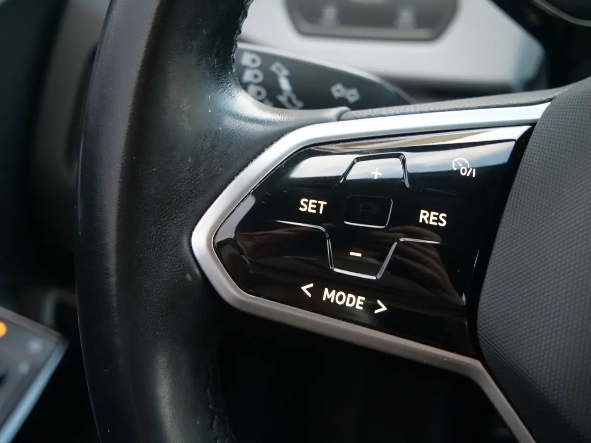 First Plus 58 kWh 204 Pk Automaat Navi / DAB / Apple Carplay / Camera / Stoelverwarming / SOH 94,1 %