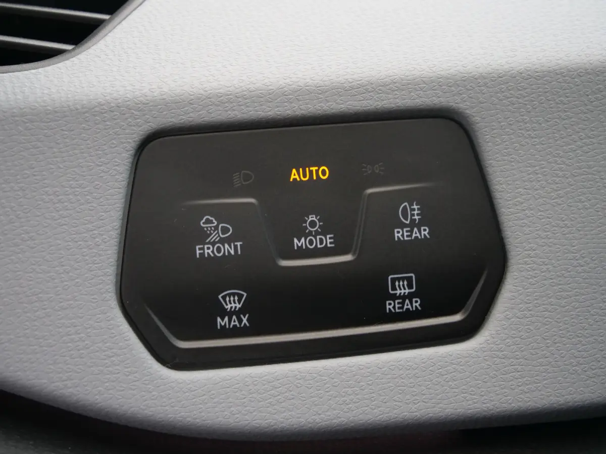 First Plus 58 kWh 204 Pk Automaat Navi / DAB / Apple Carplay / Camera / Stoelverwarming / SOH 94,1 %