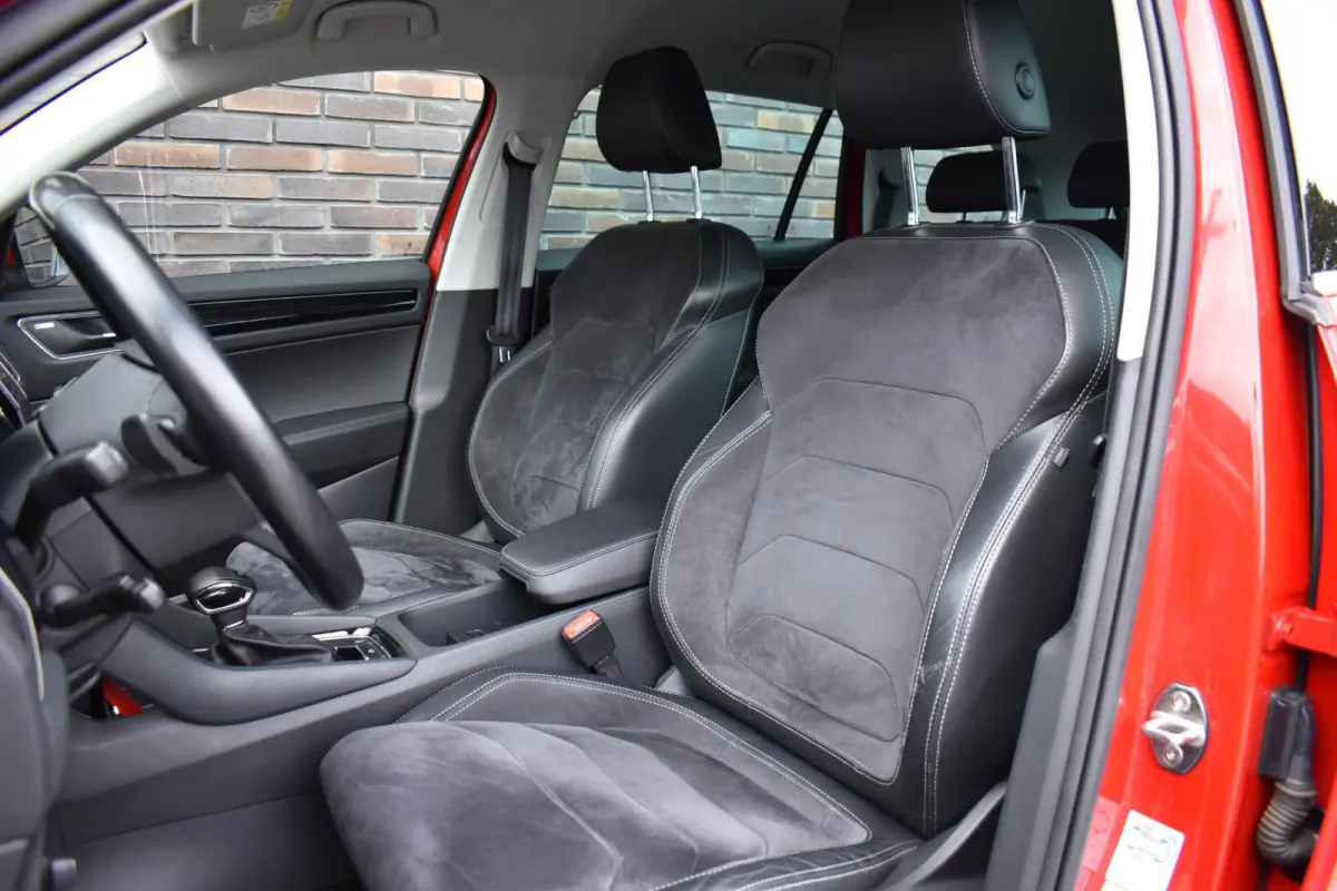 1.4 TSI LEDER NAVI LMV TREKHAAK