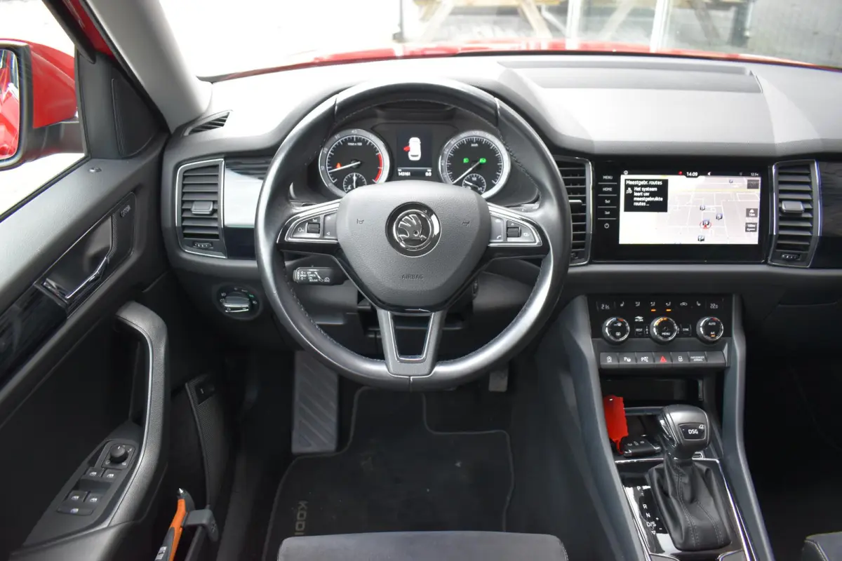 1.4 TSI LEDER NAVI LMV TREKHAAK