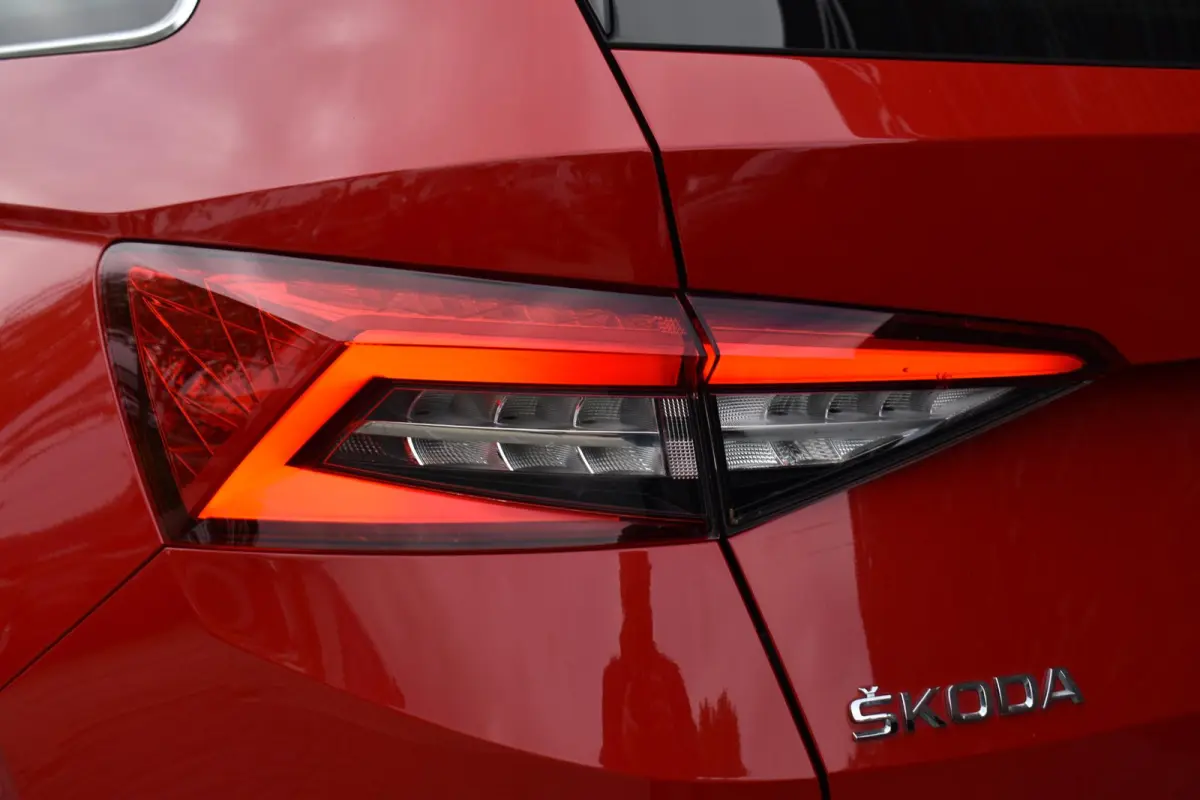 1.4 TSI LEDER NAVI LMV TREKHAAK