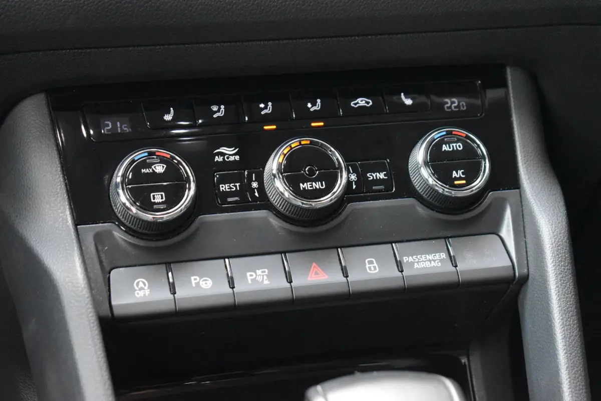 1.4 TSI LEDER NAVI LMV TREKHAAK
