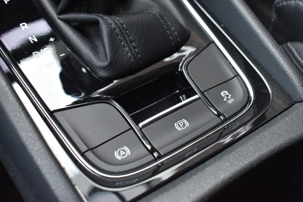 1.4 TSI LEDER NAVI LMV TREKHAAK