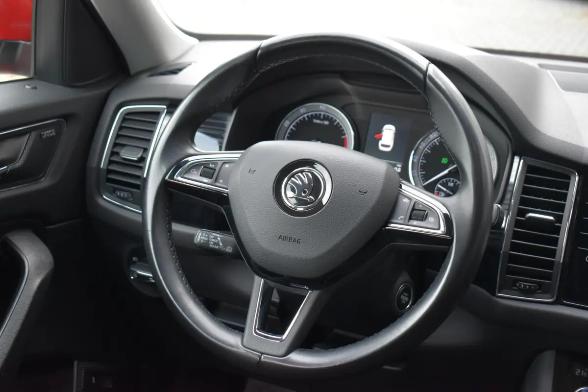 1.4 TSI LEDER NAVI LMV TREKHAAK