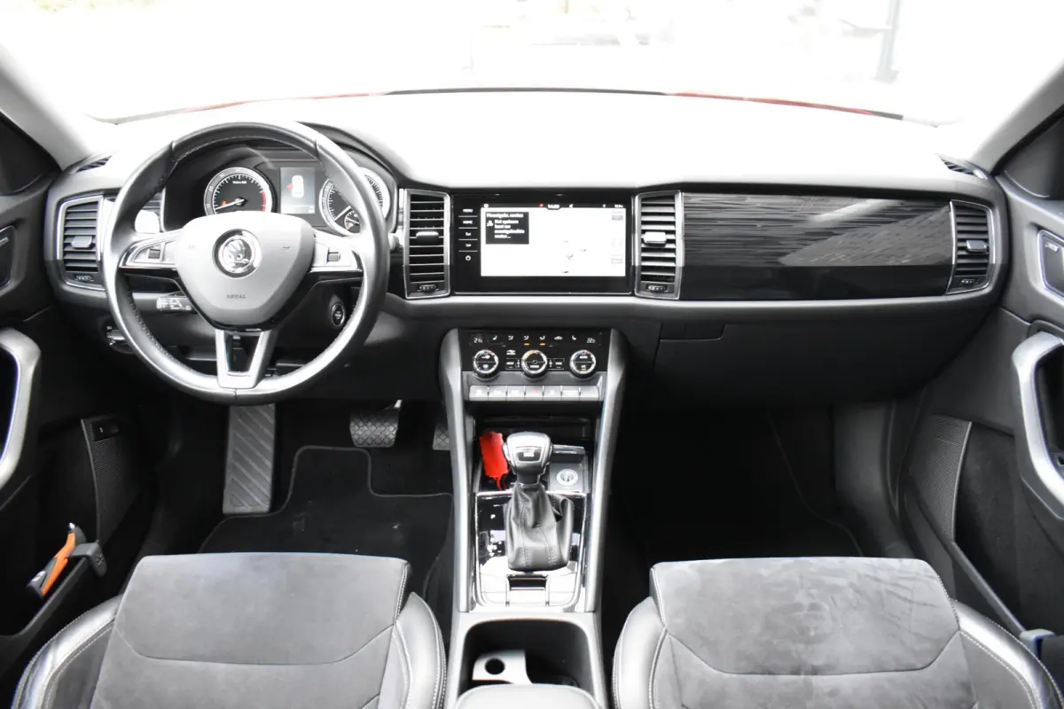1.4 TSI LEDER NAVI LMV TREKHAAK
