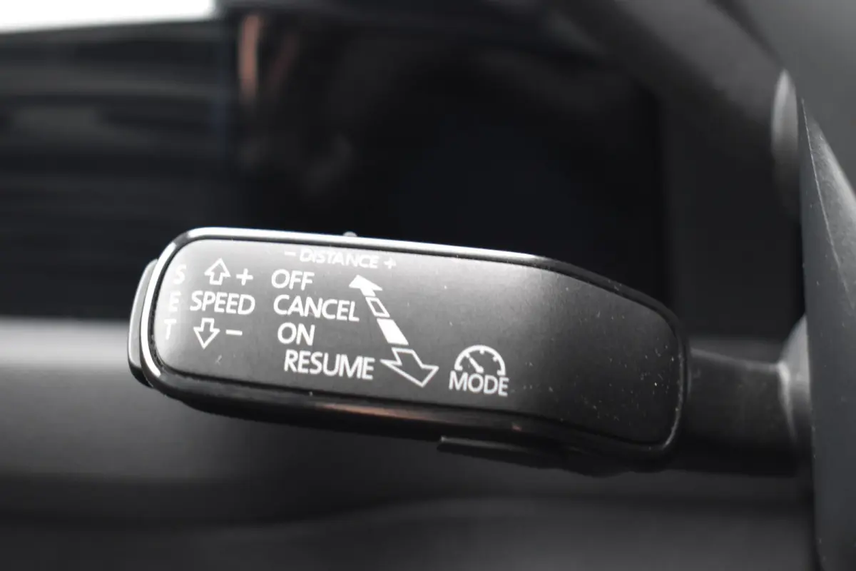 1.4 TSI LEDER NAVI LMV TREKHAAK