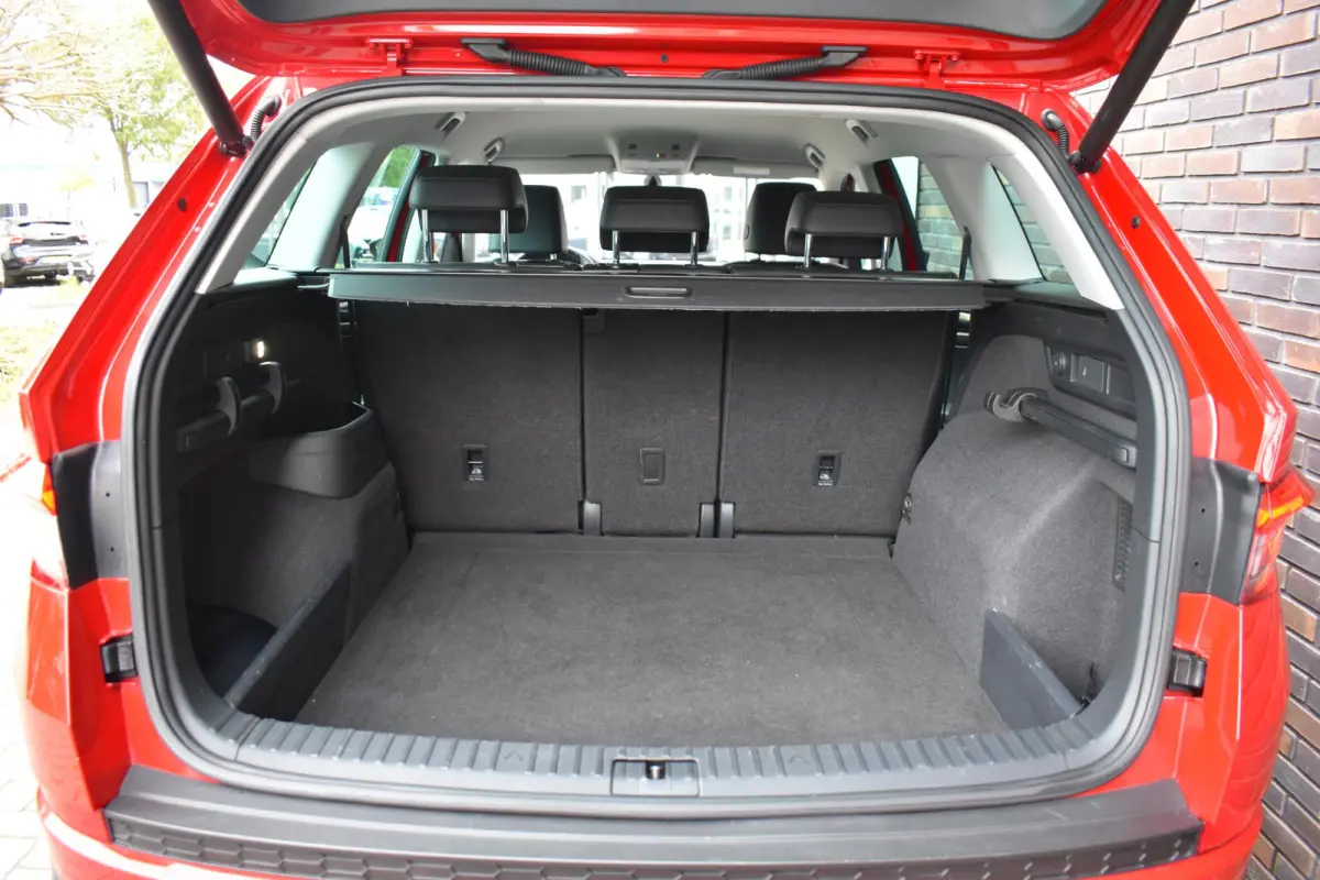 1.4 TSI LEDER NAVI LMV TREKHAAK
