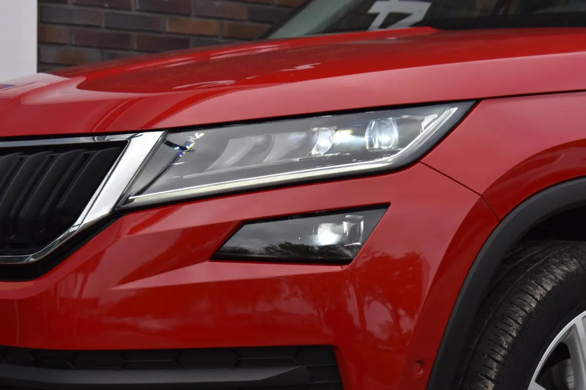 1.4 TSI LEDER NAVI LMV TREKHAAK