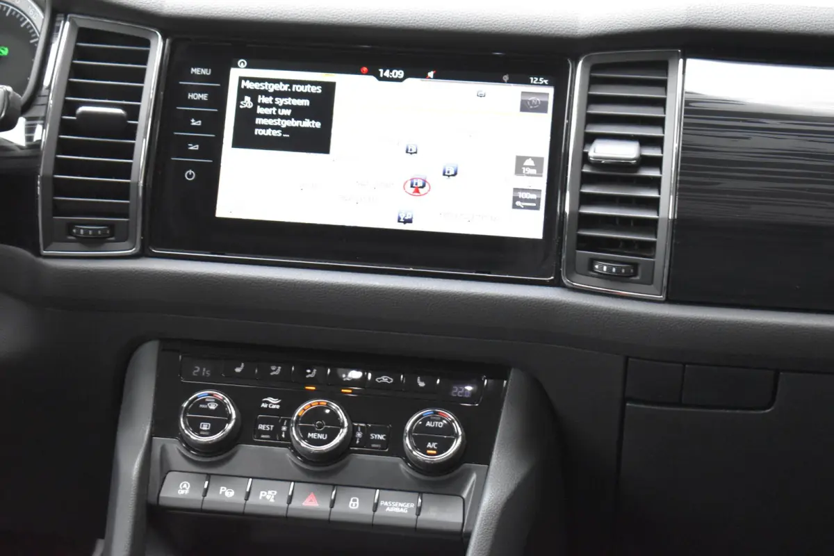 1.4 TSI LEDER NAVI LMV TREKHAAK