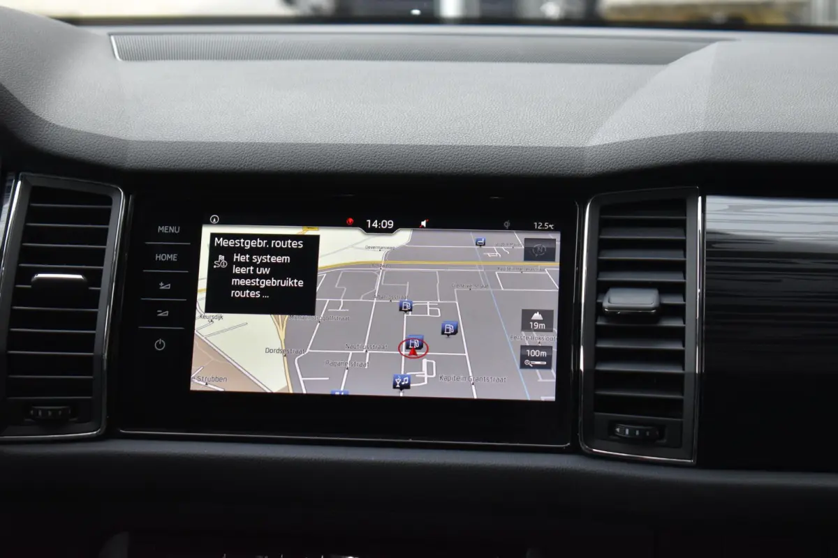 1.4 TSI LEDER NAVI LMV TREKHAAK