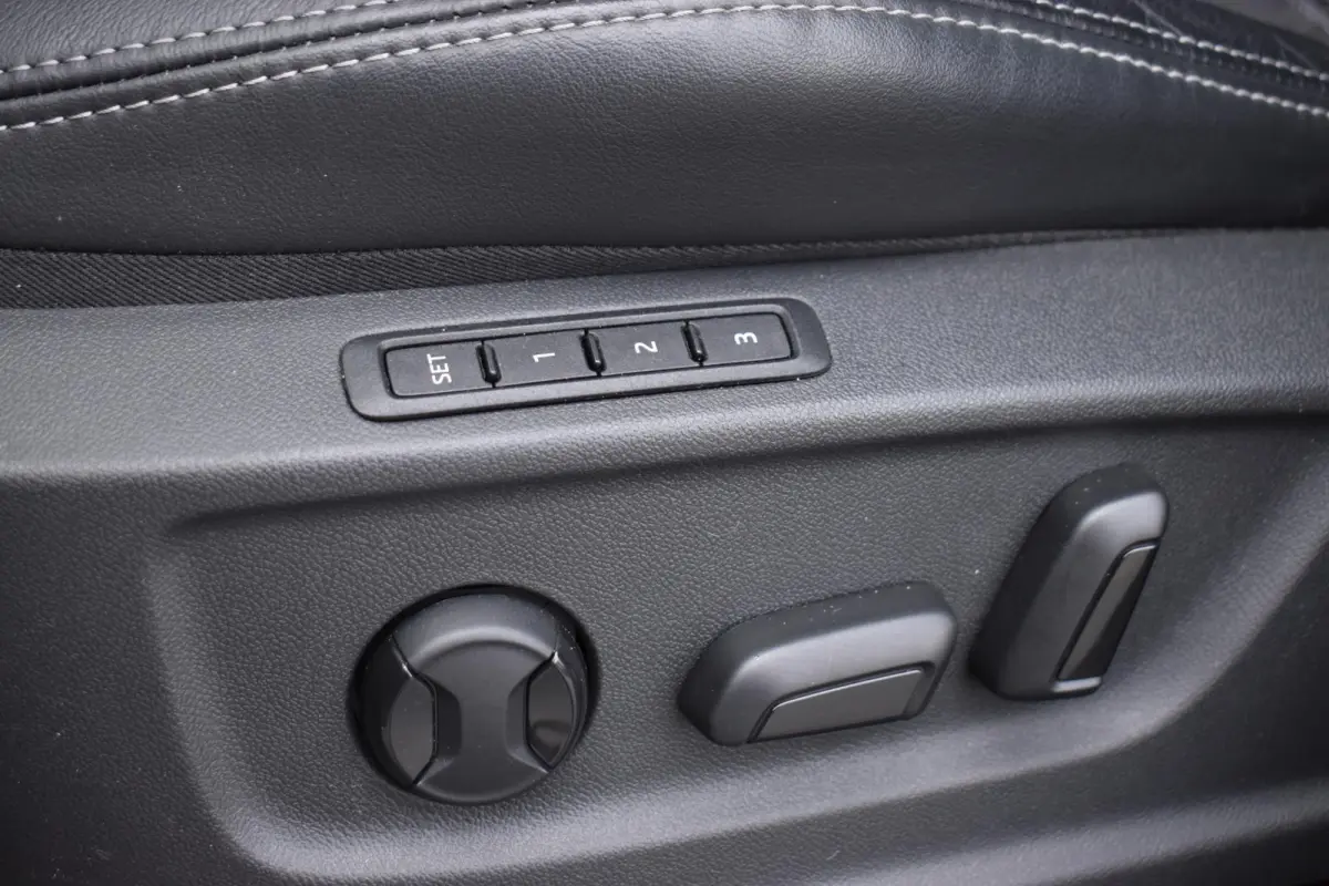 1.4 TSI LEDER NAVI LMV TREKHAAK