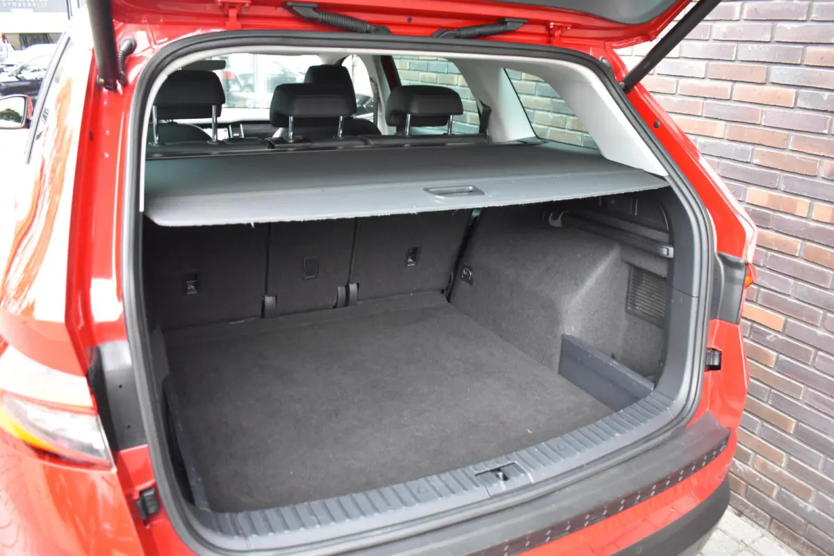 1.4 TSI LEDER NAVI LMV TREKHAAK