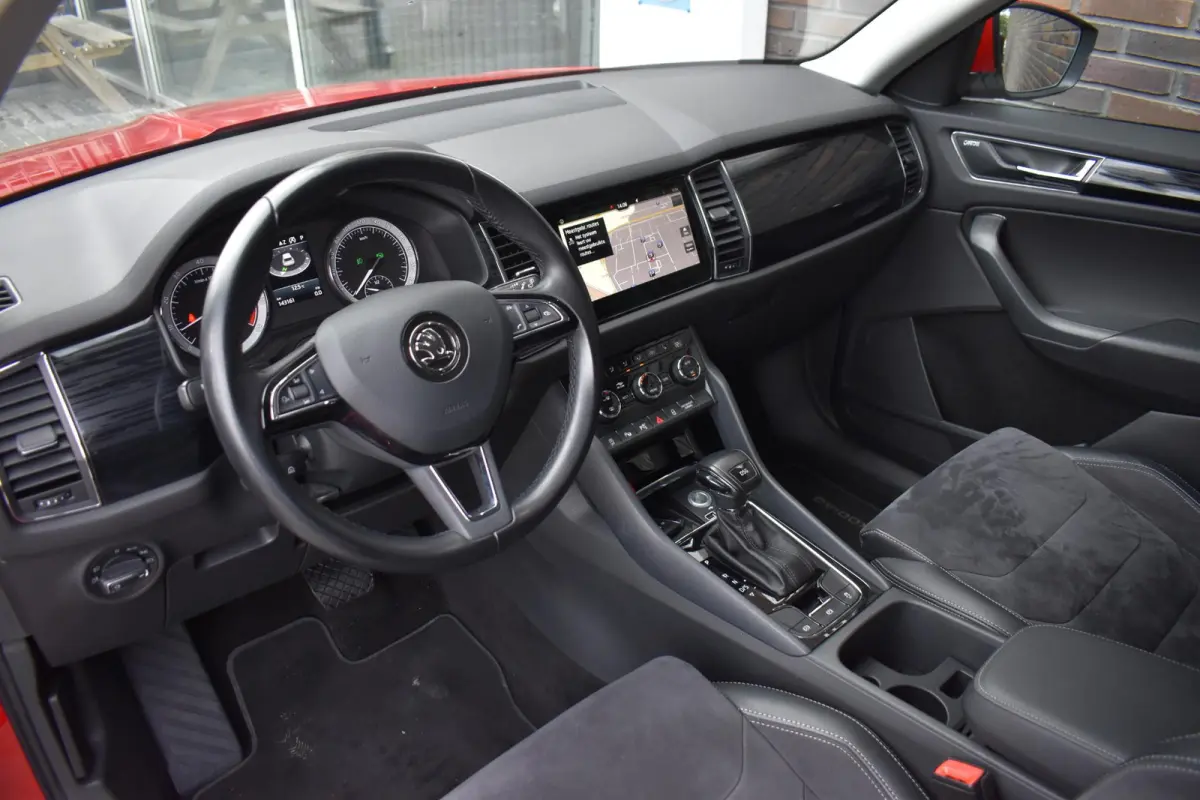 1.4 TSI LEDER NAVI LMV TREKHAAK