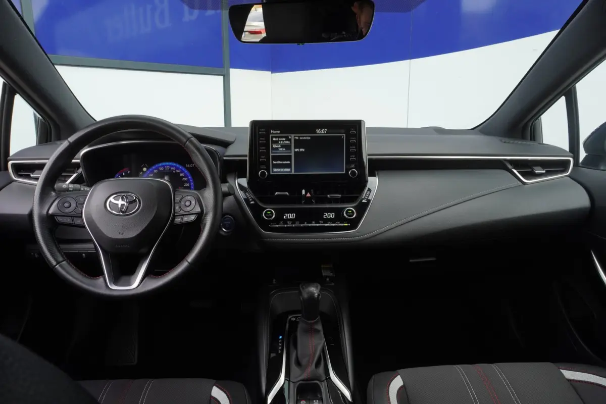 1.8 Hybrid GR-Sport+Led+Leder+Navigatie+trekhaak+camera+Stoel-verw+Parkeer-Hulp = SUPER UITV !!
