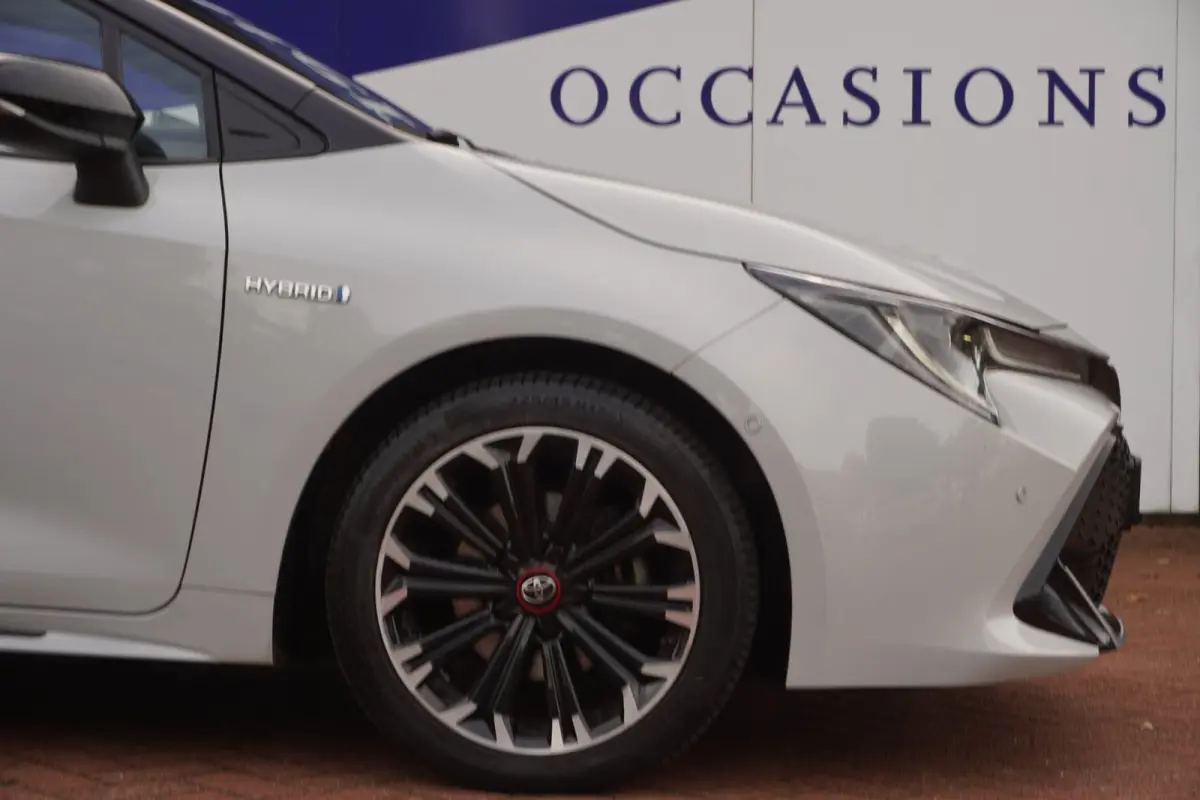1.8 Hybrid GR-Sport+Led+Leder+Navigatie+trekhaak+camera+Stoel-verw+Parkeer-Hulp = SUPER UITV !!