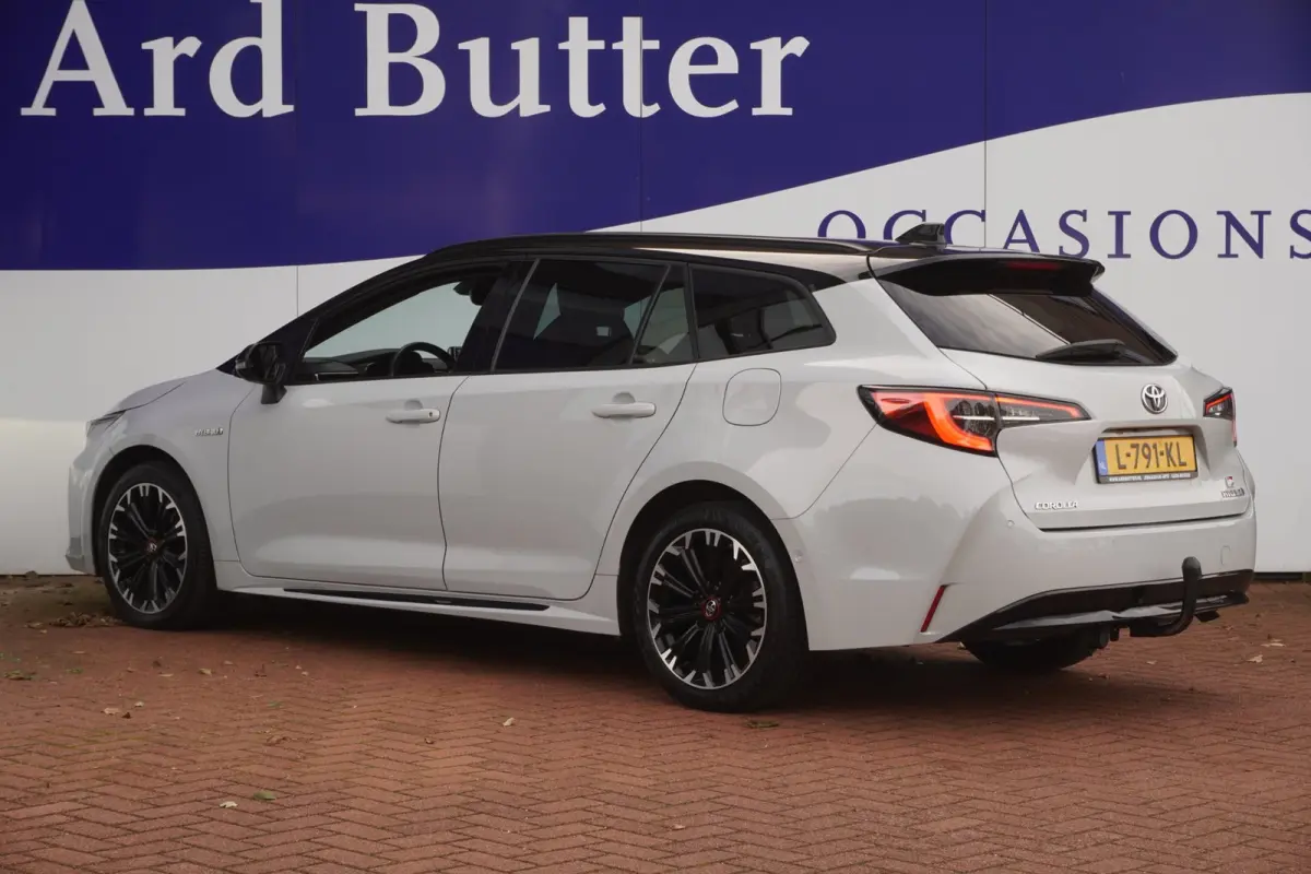 1.8 Hybrid GR-Sport+Led+Leder+Navigatie+trekhaak+camera+Stoel-verw+Parkeer-Hulp = SUPER UITV !!