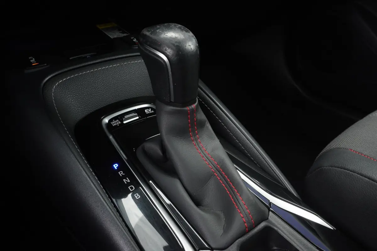 1.8 Hybrid GR-Sport+Led+Leder+Navigatie+trekhaak+camera+Stoel-verw+Parkeer-Hulp = SUPER UITV !!