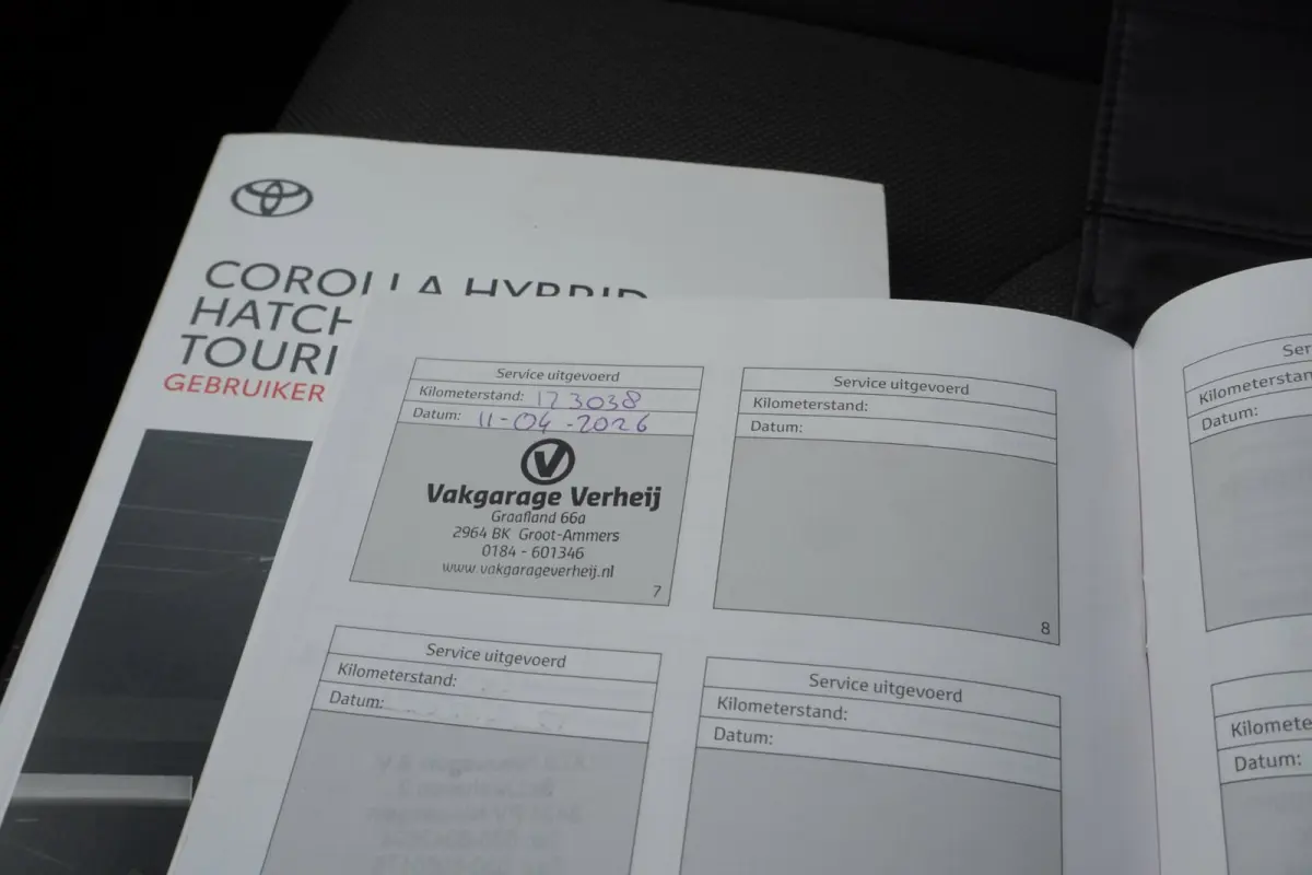 1.8 Hybrid GR-Sport+Led+Leder+Navigatie+trekhaak+camera+Stoel-verw+Parkeer-Hulp = SUPER UITV !!
