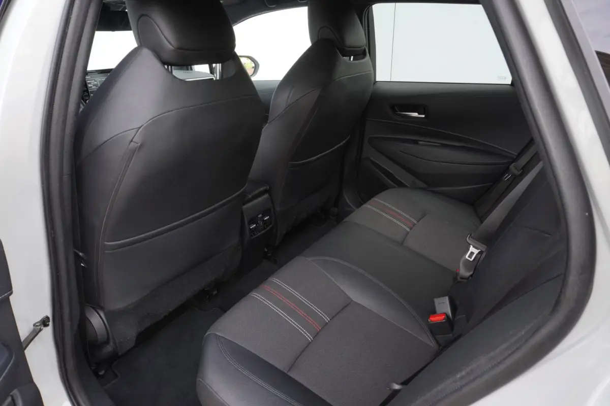 1.8 Hybrid GR-Sport+Led+Leder+Navigatie+trekhaak+camera+Stoel-verw+Parkeer-Hulp = SUPER UITV !!
