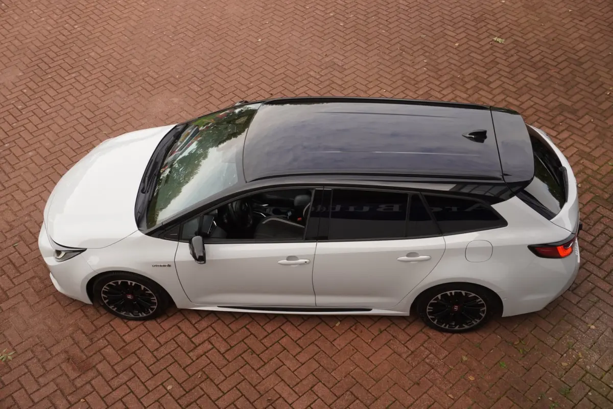 1.8 Hybrid GR-Sport+Led+Leder+Navigatie+trekhaak+camera+Stoel-verw+Parkeer-Hulp = SUPER UITV !!