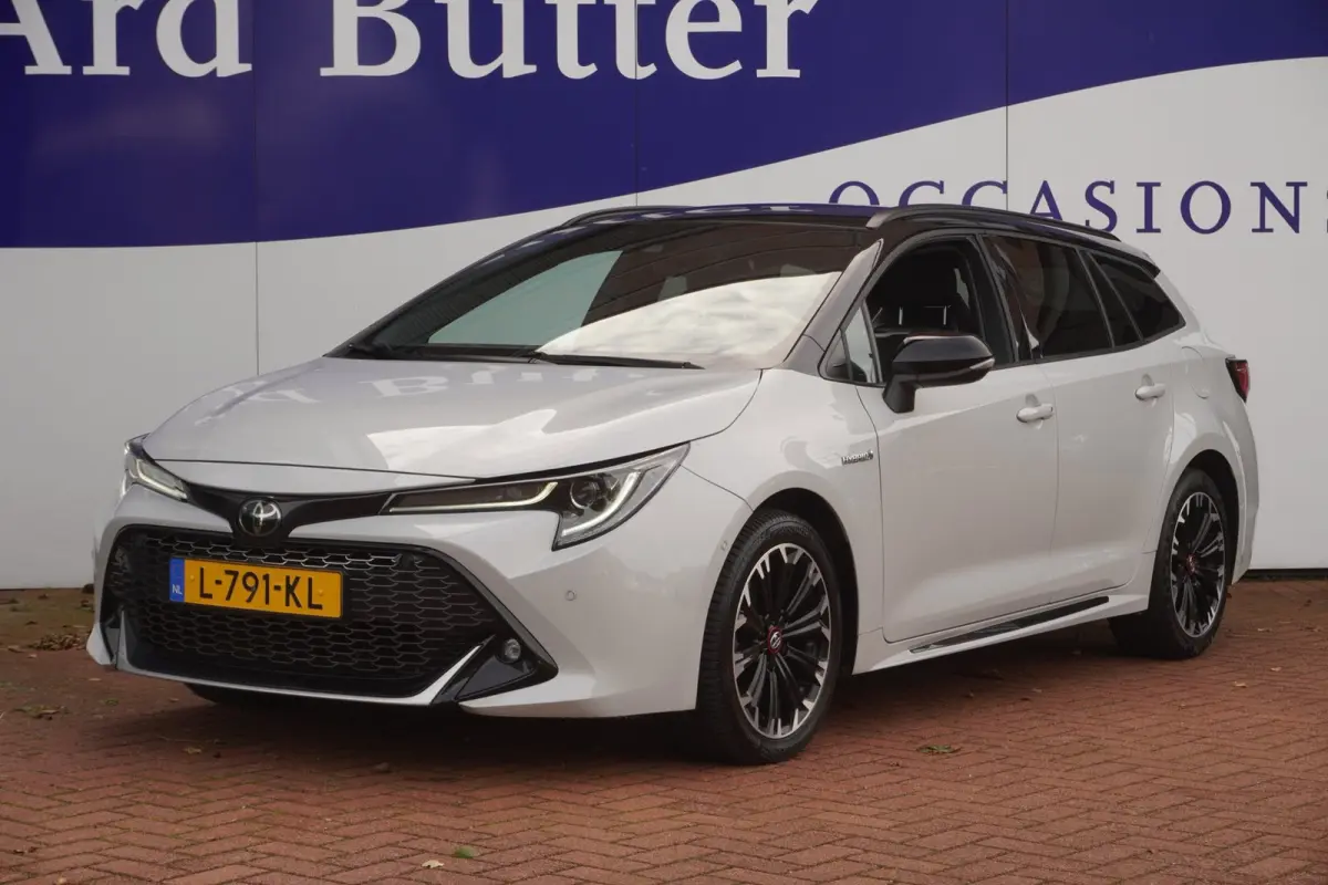 1.8 Hybrid GR-Sport+Led+Leder+Navigatie+trekhaak+camera+Stoel-verw+Parkeer-Hulp = SUPER UITV !!