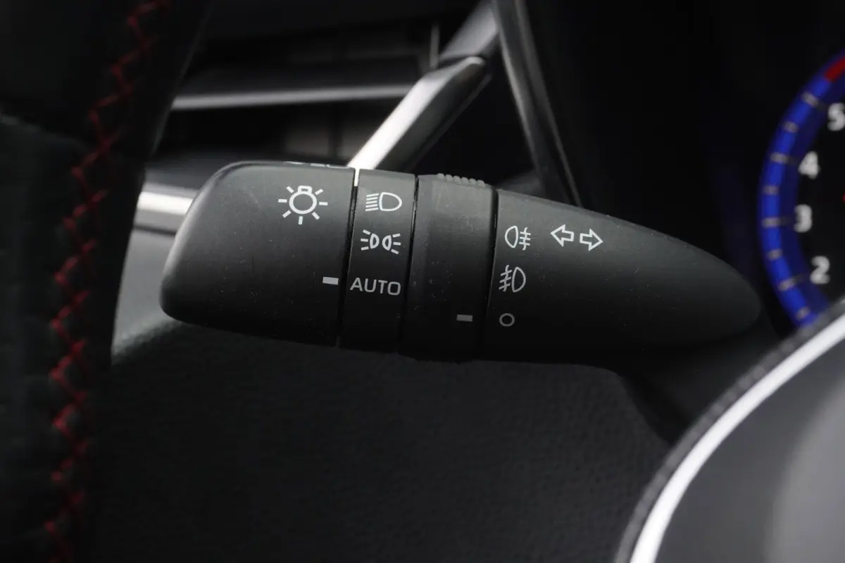 1.8 Hybrid GR-Sport+Led+Leder+Navigatie+trekhaak+camera+Stoel-verw+Parkeer-Hulp = SUPER UITV !!