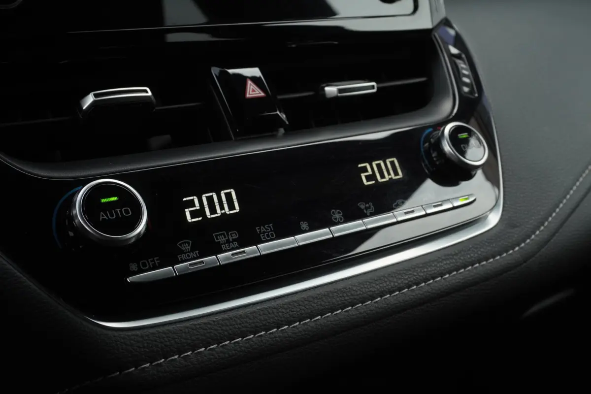 1.8 Hybrid GR-Sport+Led+Leder+Navigatie+trekhaak+camera+Stoel-verw+Parkeer-Hulp = SUPER UITV !!