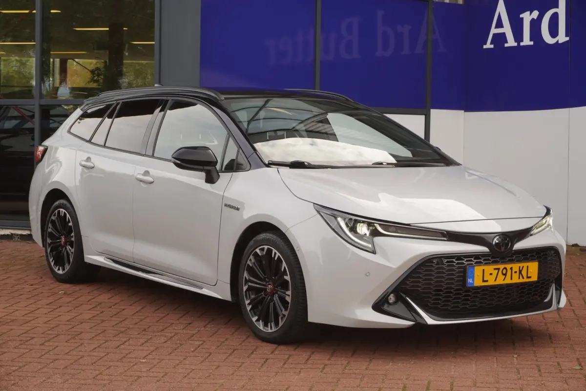1.8 Hybrid GR-Sport+Led+Leder+Navigatie+trekhaak+camera+Stoel-verw+Parkeer-Hulp = SUPER UITV !!