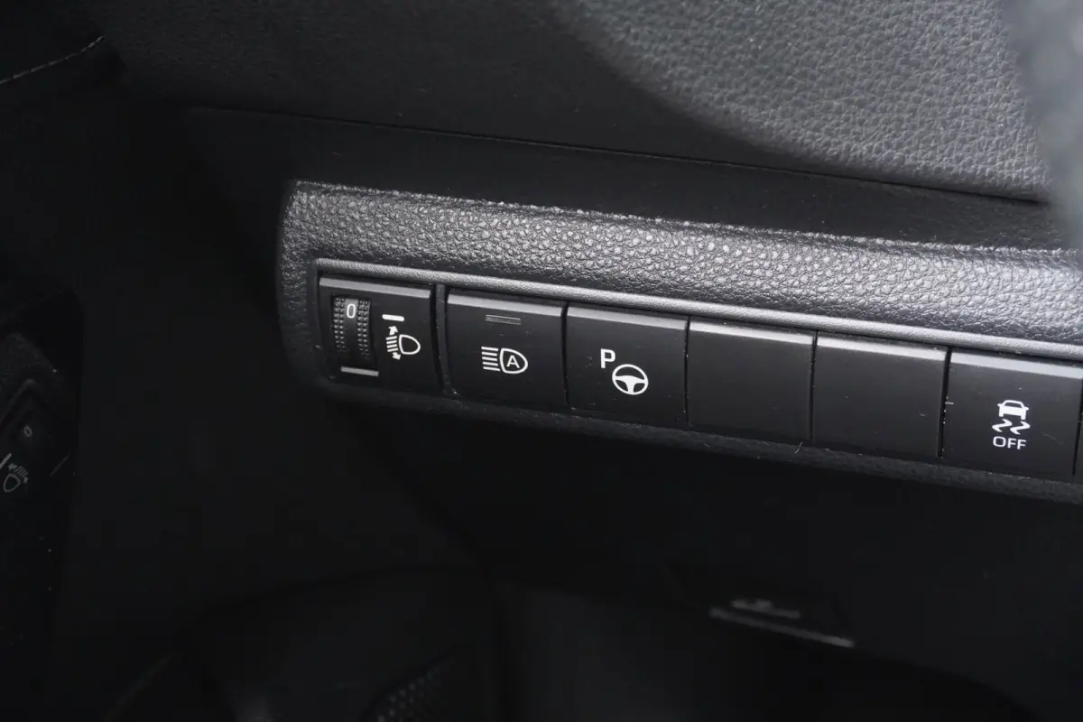 1.8 Hybrid GR-Sport+Led+Leder+Navigatie+trekhaak+camera+Stoel-verw+Parkeer-Hulp = SUPER UITV !!