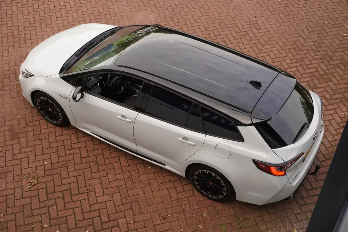 1.8 Hybrid GR-Sport+Led+Leder+Navigatie+trekhaak+camera+Stoel-verw+Parkeer-Hulp = SUPER UITV !!
