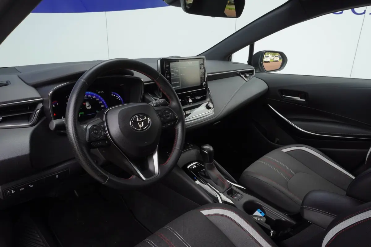 1.8 Hybrid GR-Sport+Led+Leder+Navigatie+trekhaak+camera+Stoel-verw+Parkeer-Hulp = SUPER UITV !!