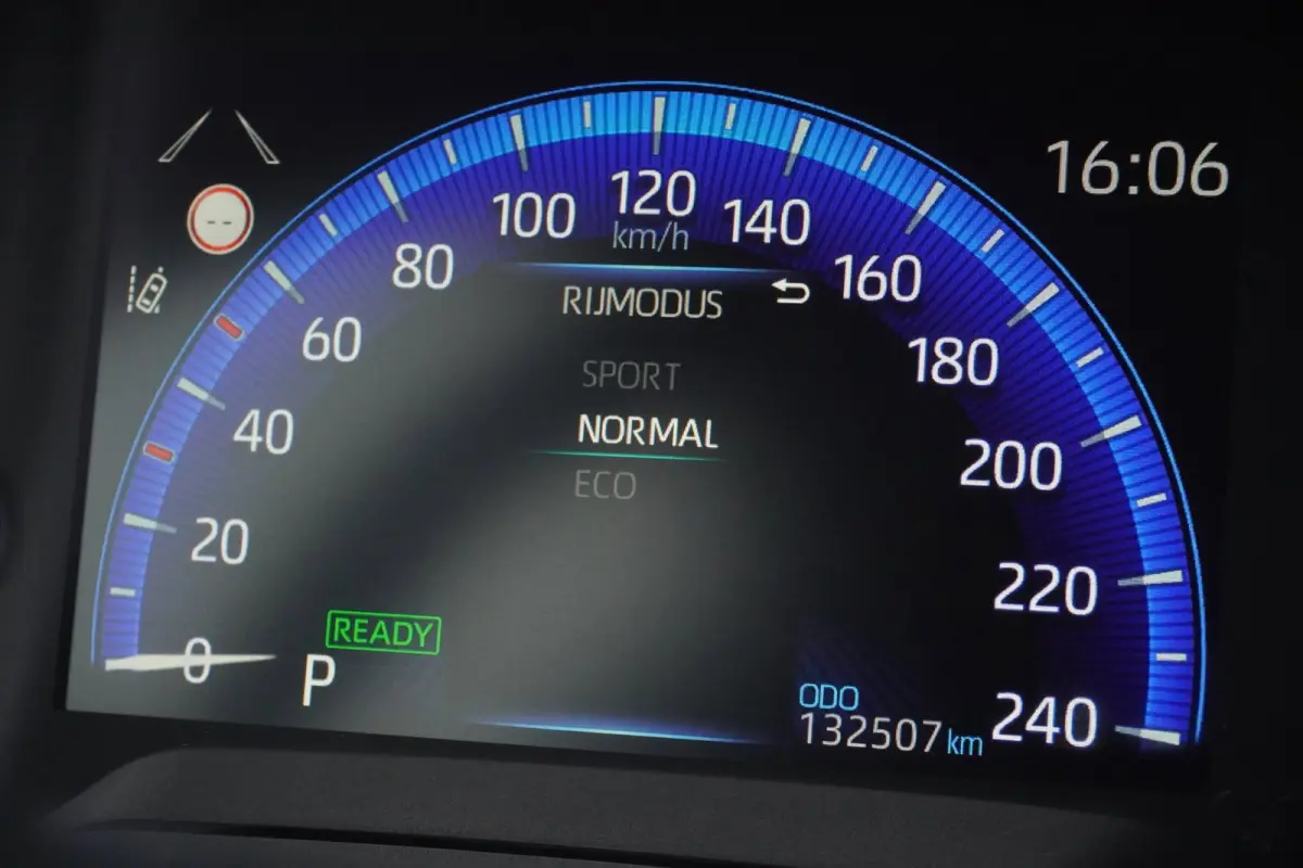 1.8 Hybrid GR-Sport+Led+Leder+Navigatie+trekhaak+camera+Stoel-verw+Parkeer-Hulp = SUPER UITV !!