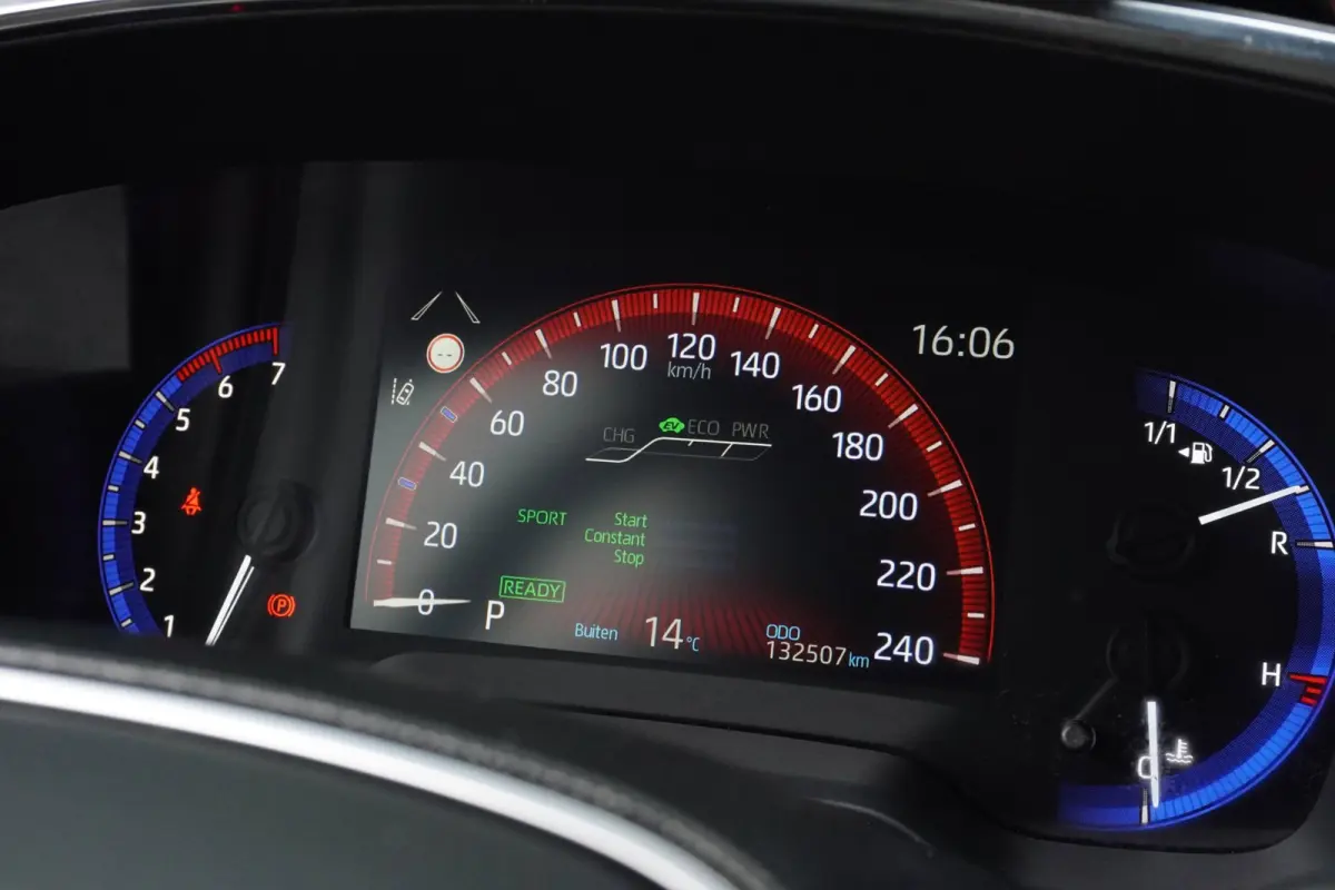 1.8 Hybrid GR-Sport+Led+Leder+Navigatie+trekhaak+camera+Stoel-verw+Parkeer-Hulp = SUPER UITV !!