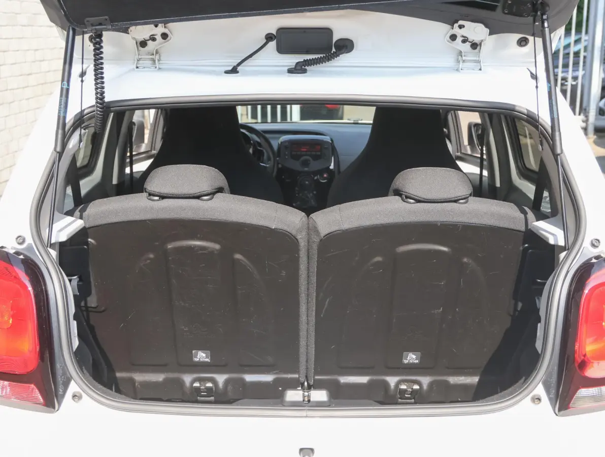 1.0 VTi Feel | Airco | Bluetooth | Centrale deurvergrendeling | Lederen stuurwiel | Chrome pakket