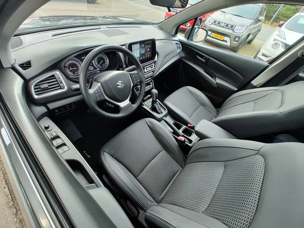 1.4 BOOSTERJET STYLE SMART HYBRID AUT. Sunroof | 360 Camera | All Seasonbanden