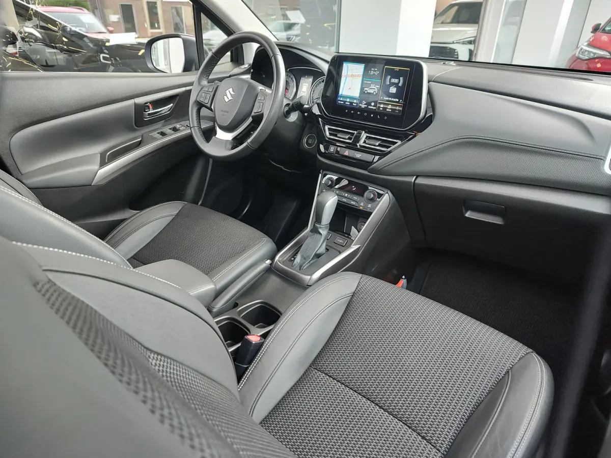 1.4 BOOSTERJET STYLE SMART HYBRID AUT. Sunroof | 360 Camera | All Seasonbanden