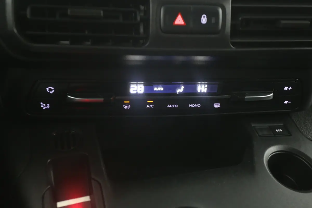 1.5 BlueHDI 130PK | Automaat | 3 Zits | Clima | Cruise | Carplay | Navi | Imperiaal | Parkeersens.