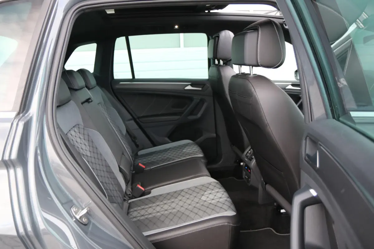 1.4 TSI 245pk eHybrid R-Line | SoH 92% | Panoramadak | Trekhaak | 360 Camera | 20" Velgen | Stoelverwarming