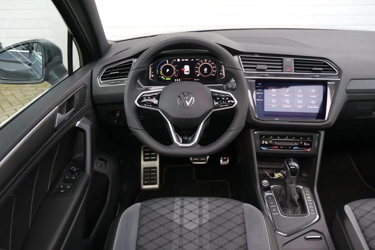 1.4 TSI 245pk eHybrid R-Line | SoH 92% | Panoramadak | Trekhaak | 360 Camera | 20" Velgen | Stoelverwarming