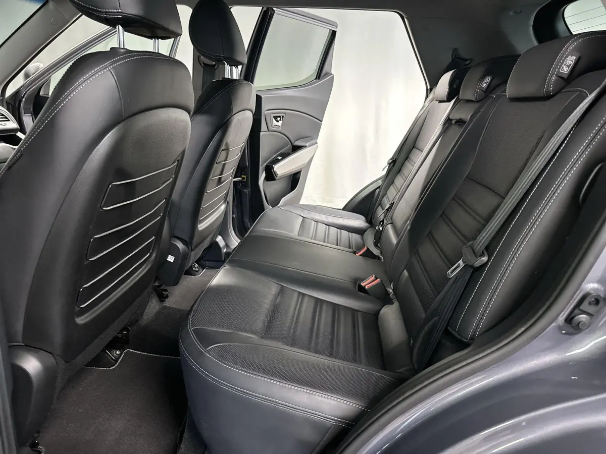 1.6 Sapphire Leder | Carplay | Navi