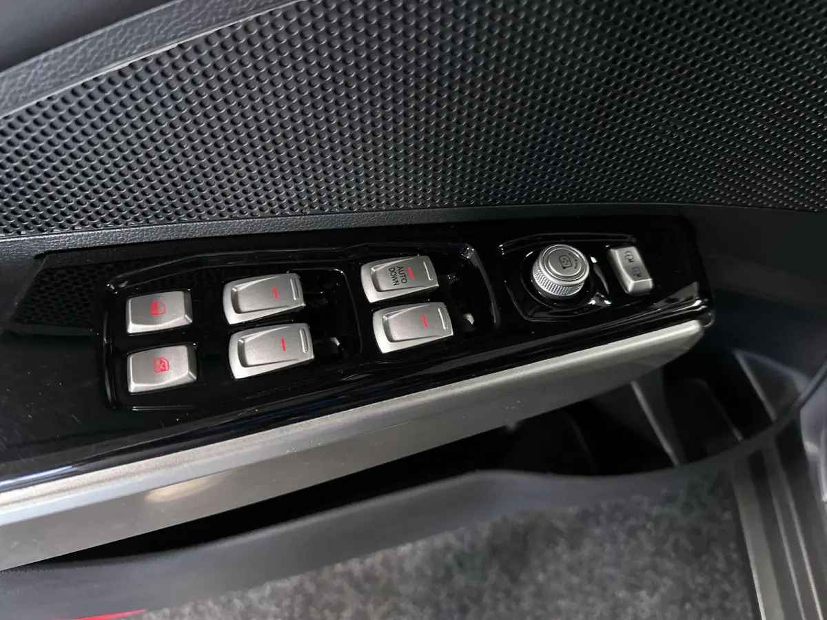 1.6 Sapphire Leder | Carplay | Navi