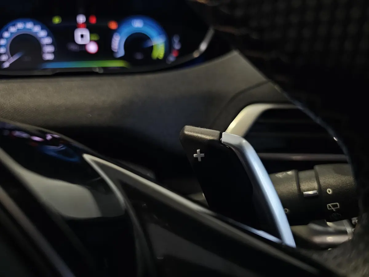 1.6 HYbrid 225 Blue Lease GT | Panoramisch schuifdak | Navigatie | 360° Camera