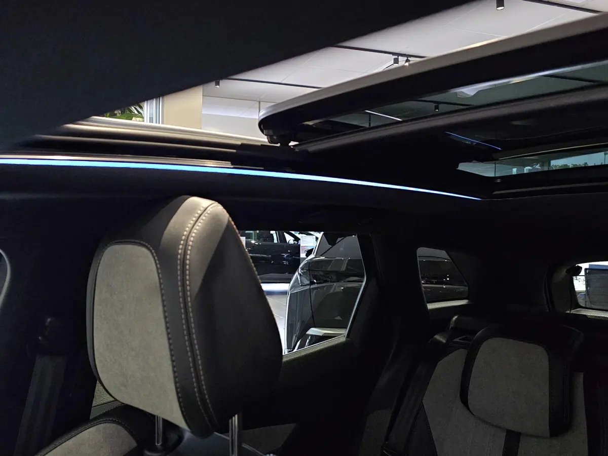 1.6 HYbrid 225 Blue Lease GT | Panoramisch schuifdak | Navigatie | 360° Camera