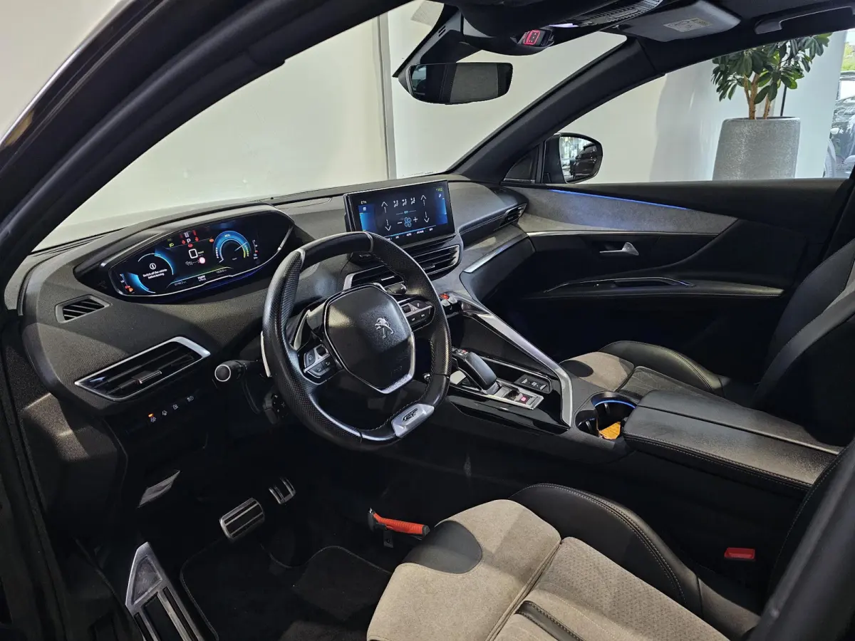 1.6 HYbrid 225 Blue Lease GT | Panoramisch schuifdak | Navigatie | 360° Camera