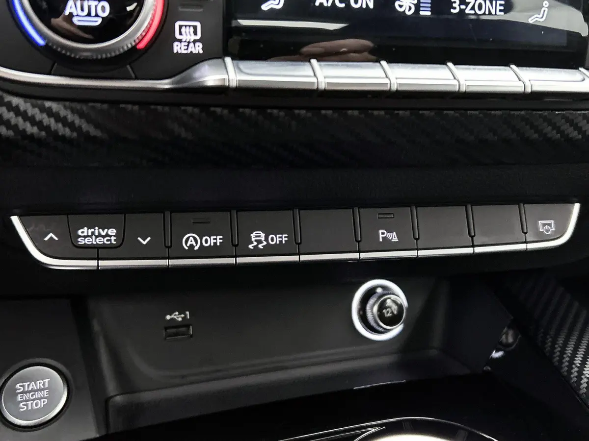 35 TFSI Launch edition Business | WORDT VERWACHT | APPLE CARPLAY - ANDROID AUTO | ELEKTRISCHE KOFFERKLEP | TREKHAAK | CLIMATE CONTROL | CRUISE CONTROL | MULTIFUNCTIONEEL STUURWIEL |