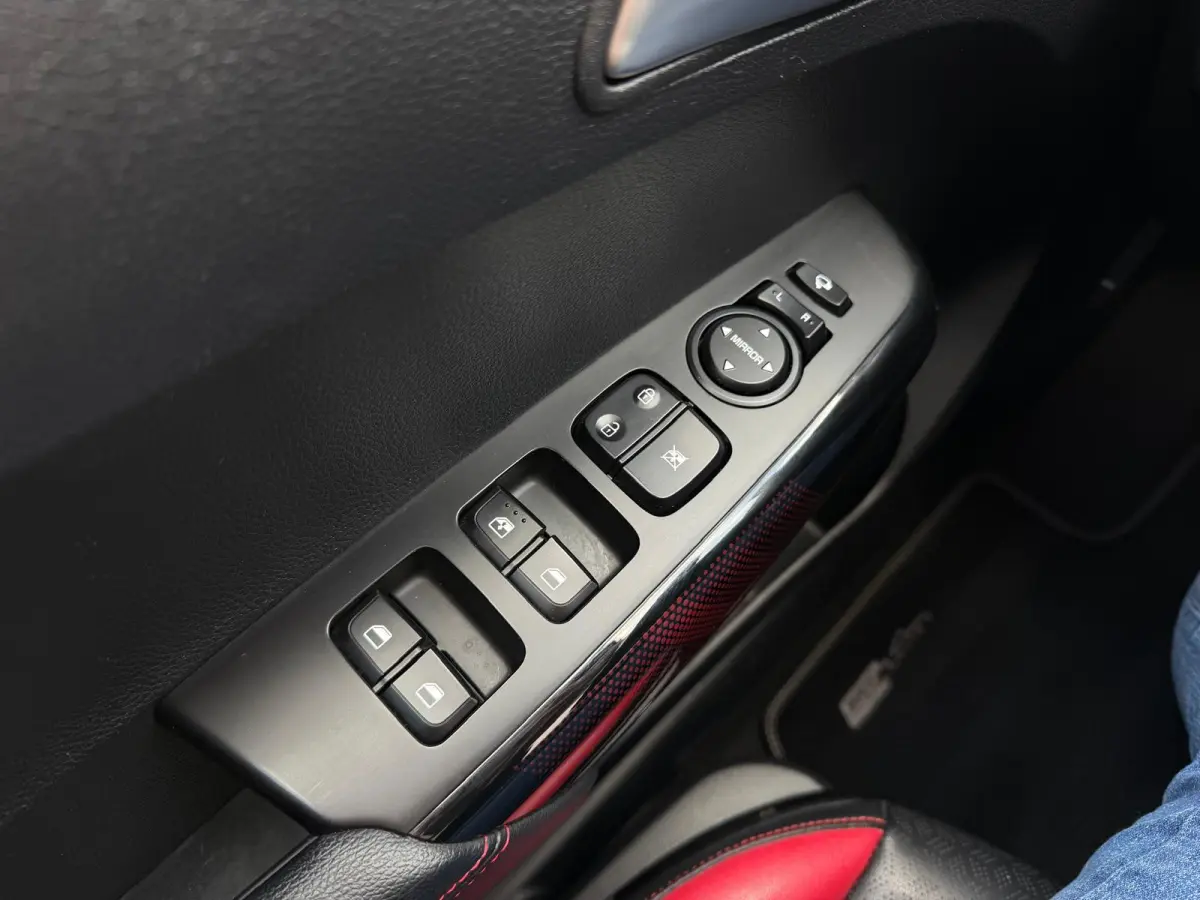 1.0 T-GDi GT-Line 100PK Schuif/kanteldak,Apple Carpl,NL auto,Camera A,Cruise Contr,Navi,Stoel+stuur verwarming